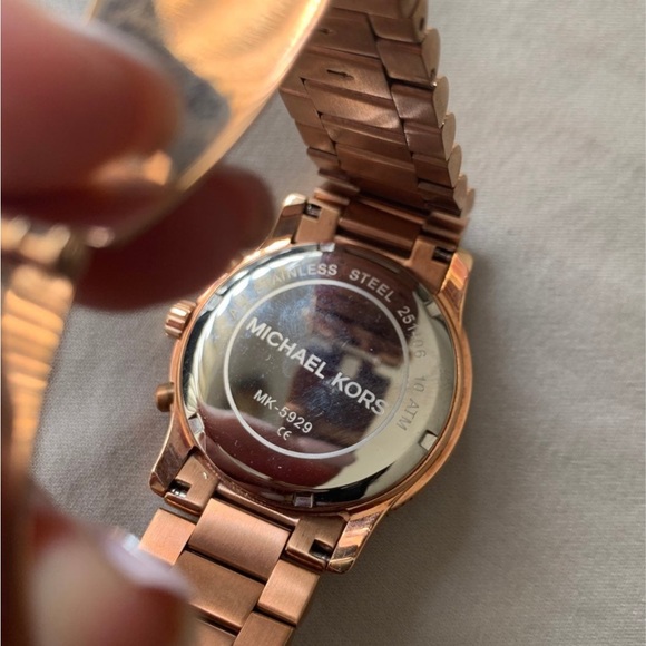 Michael Kors Watch - Picture 2 of 4